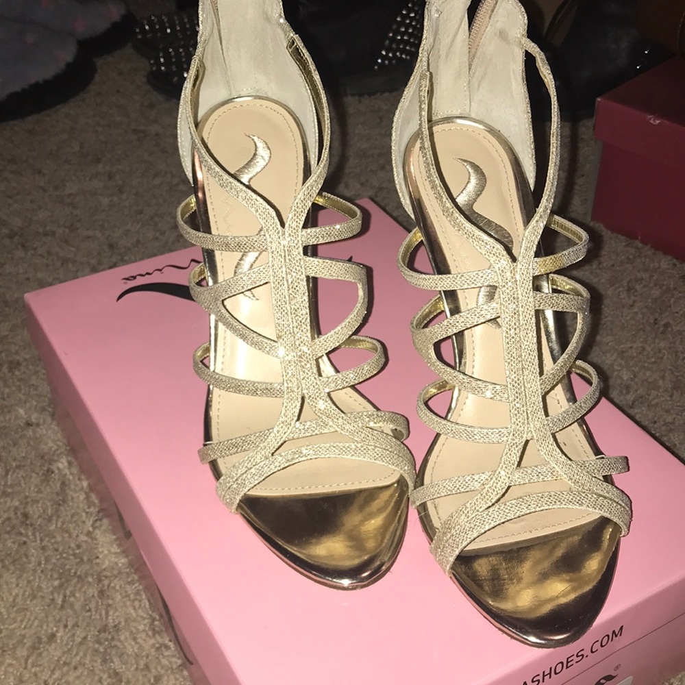 Beautiful Gold Sparkly Heels